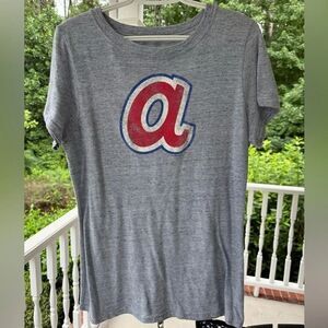 Touch by Alyssa Milano Gray T-Shirt with Atlanta Braves logo. Size XL.